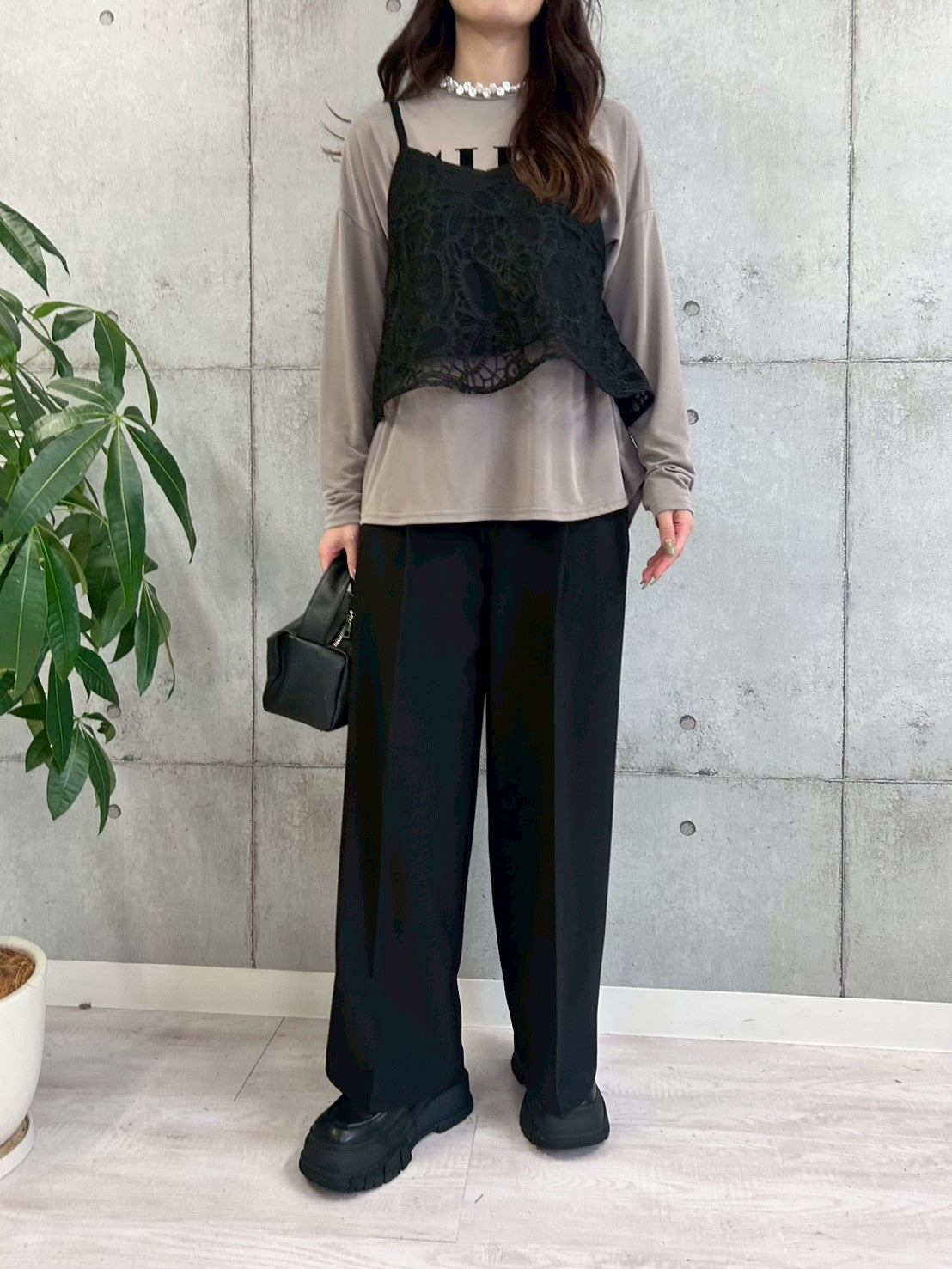 カーブポケットタックワイドパンツ