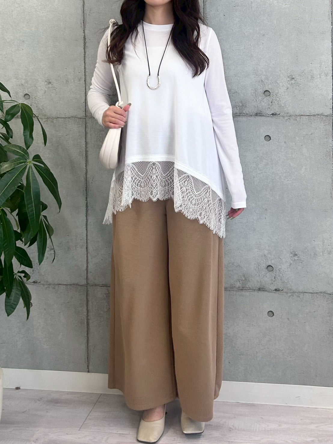 大人可愛い裾レースTOPS