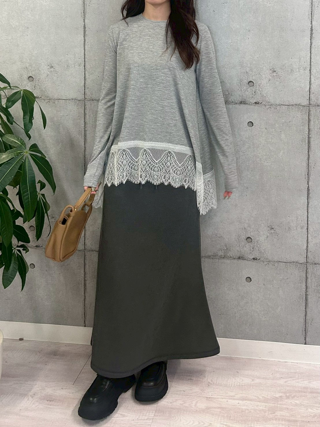大人可愛い裾レースTOPS