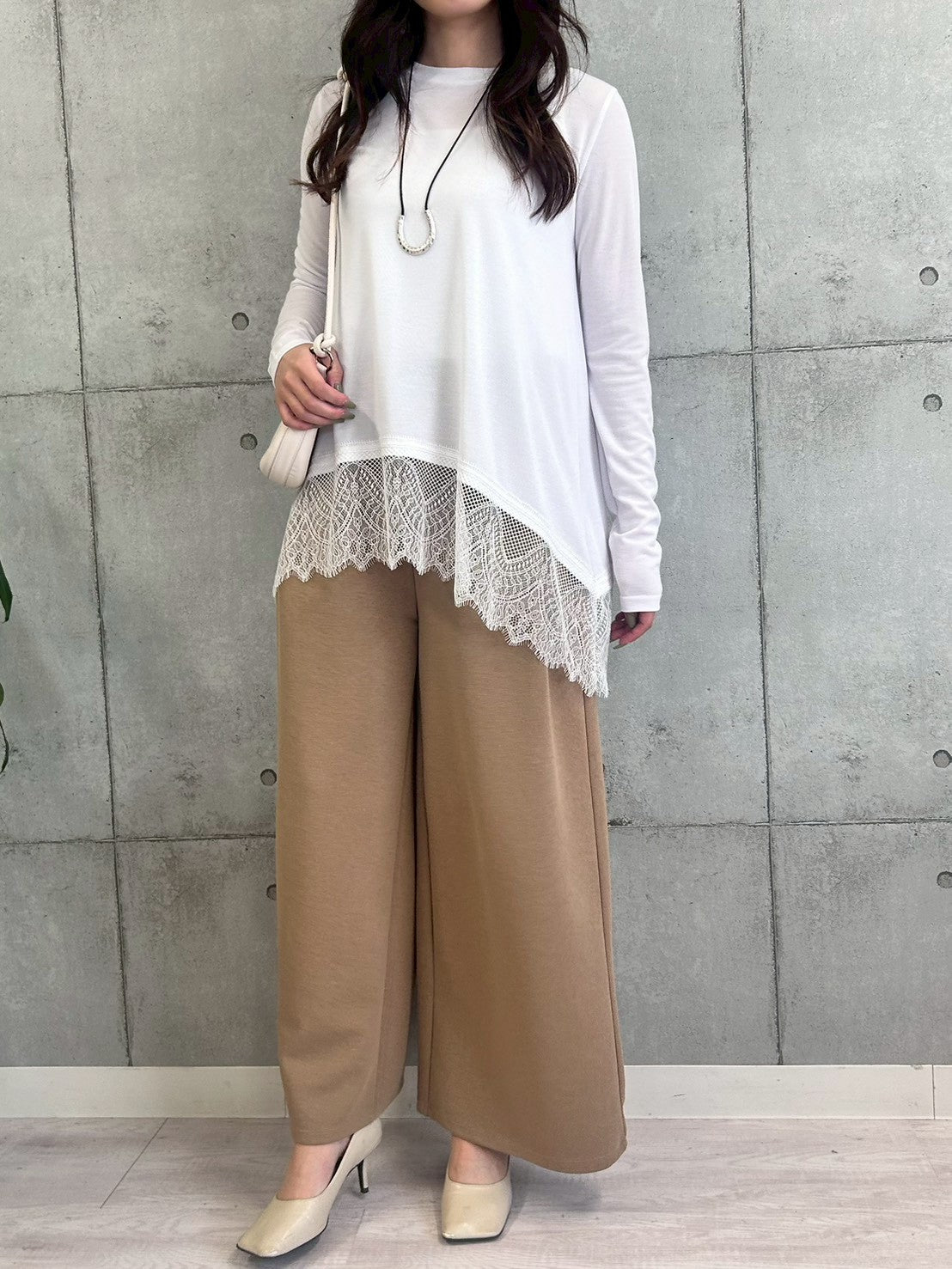 大人可愛い裾レースTOPS