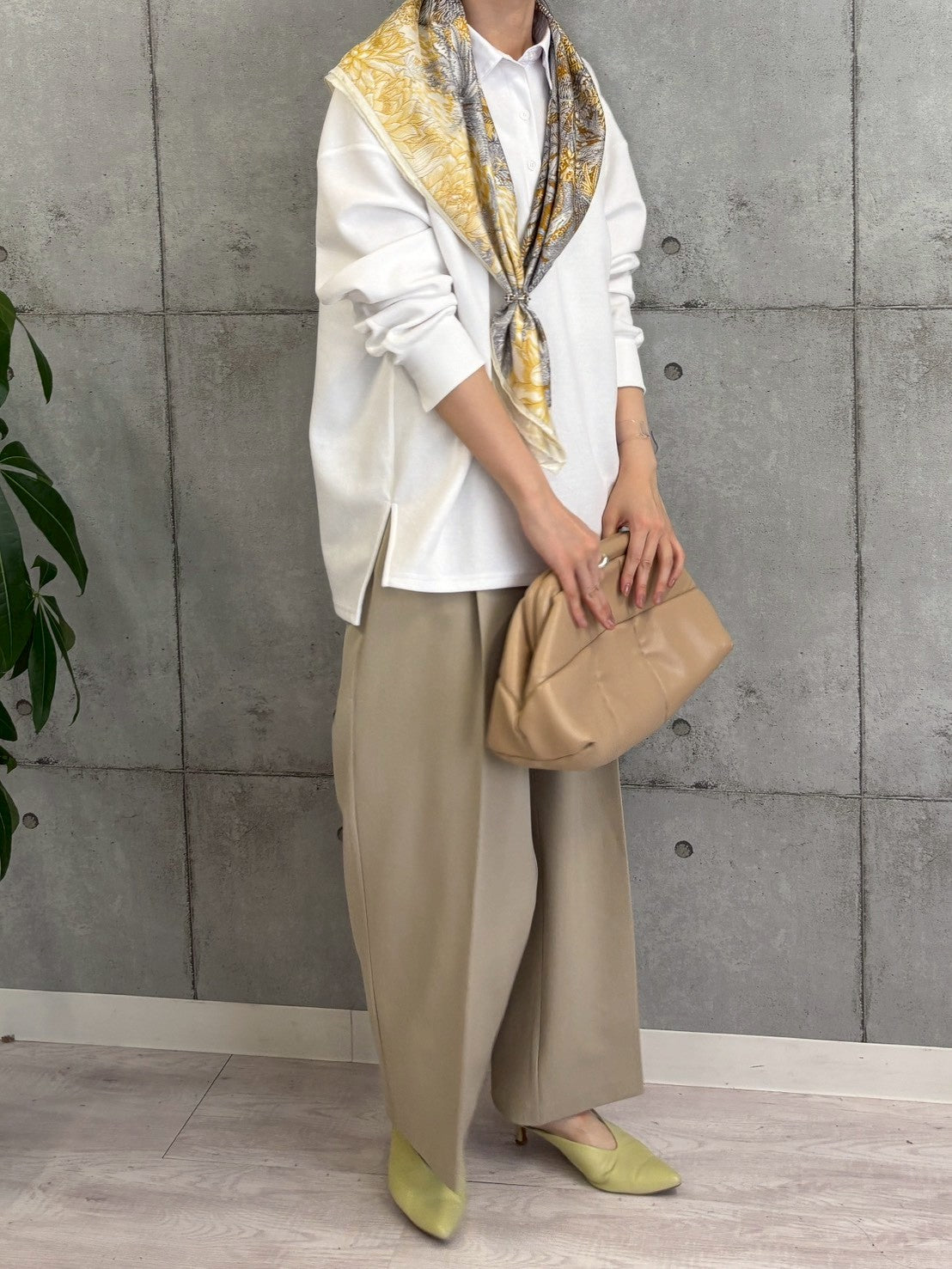 カーブポケットタックワイドパンツ