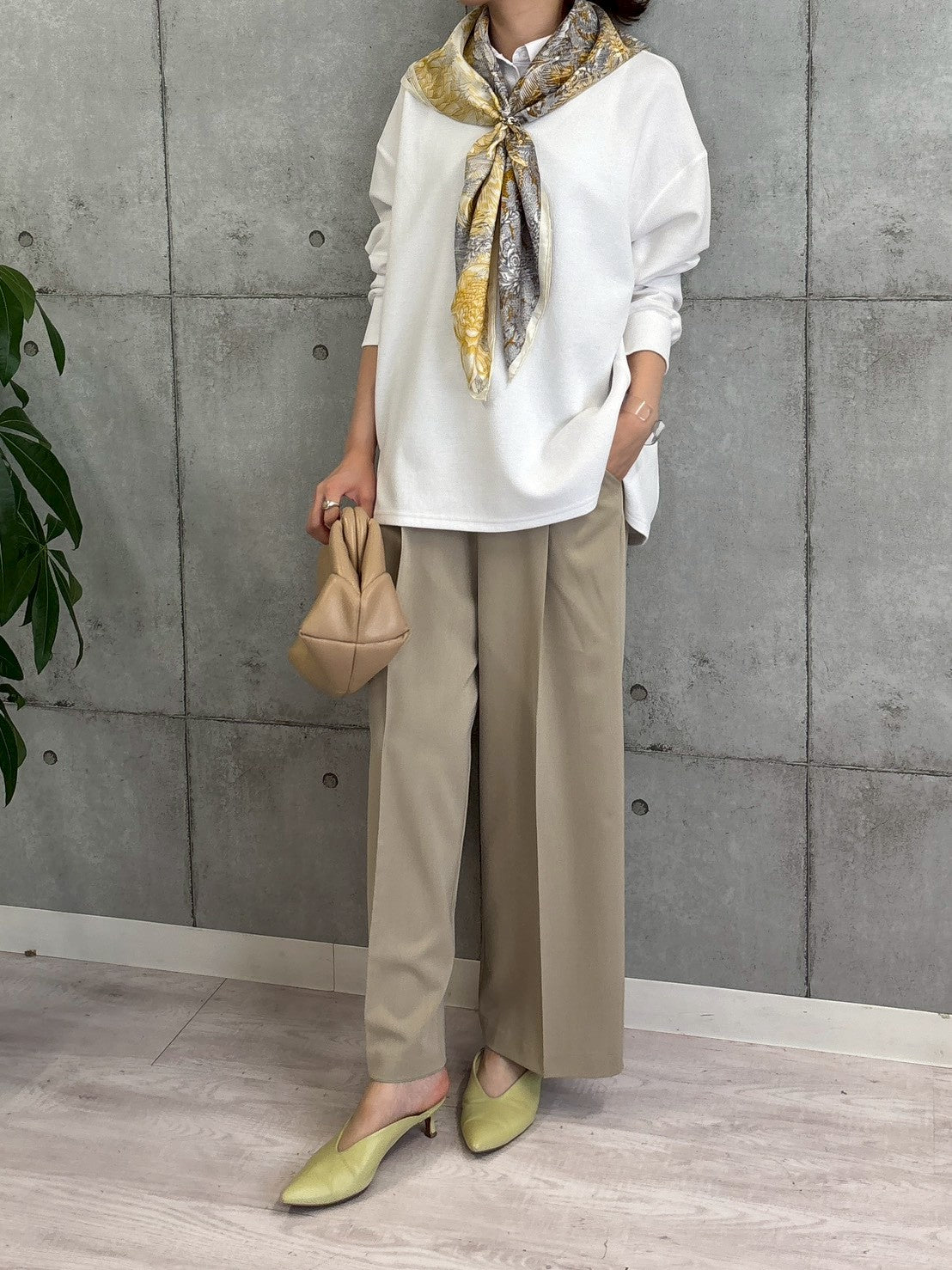 カーブポケットタックワイドパンツ