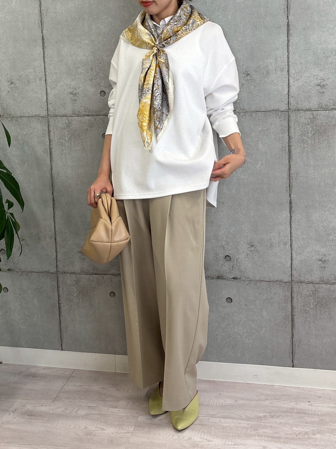 カーブポケットタックワイドパンツ