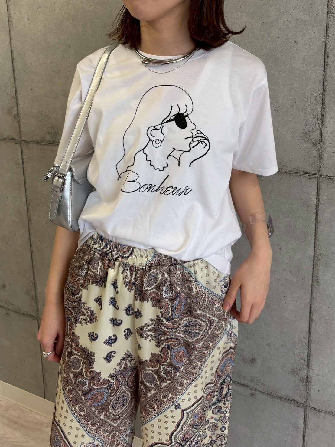女の子柄コード刺繍Tシャツ