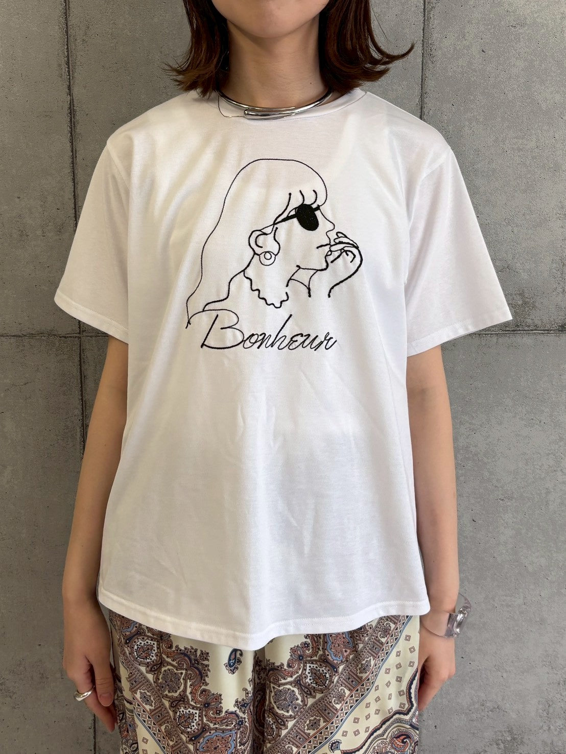 女の子柄コード刺繍Tシャツ
