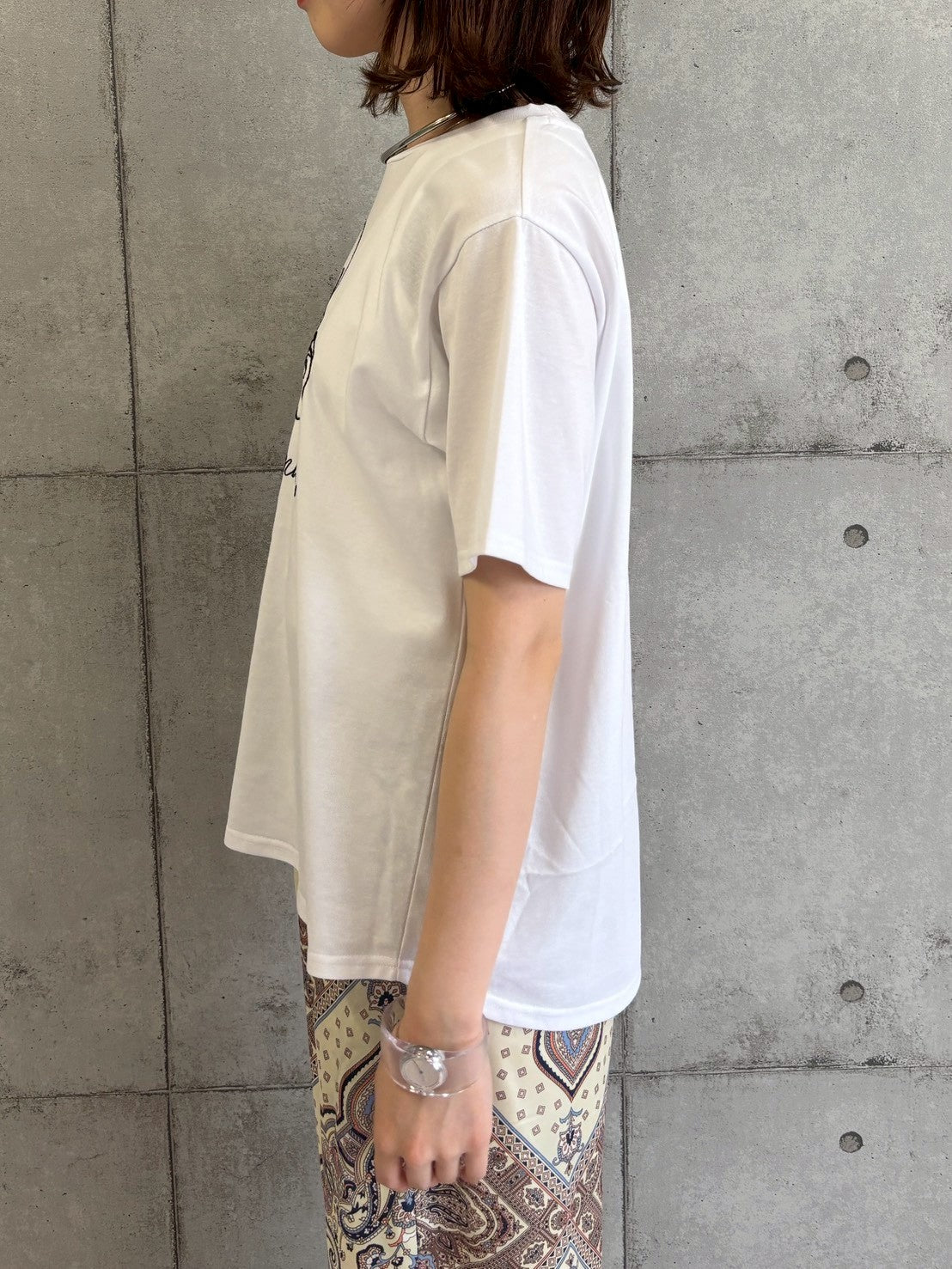 女の子柄コード刺繍Tシャツ