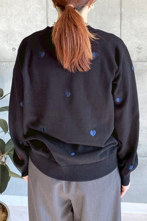 ♡モチーフ刺繍ニット
