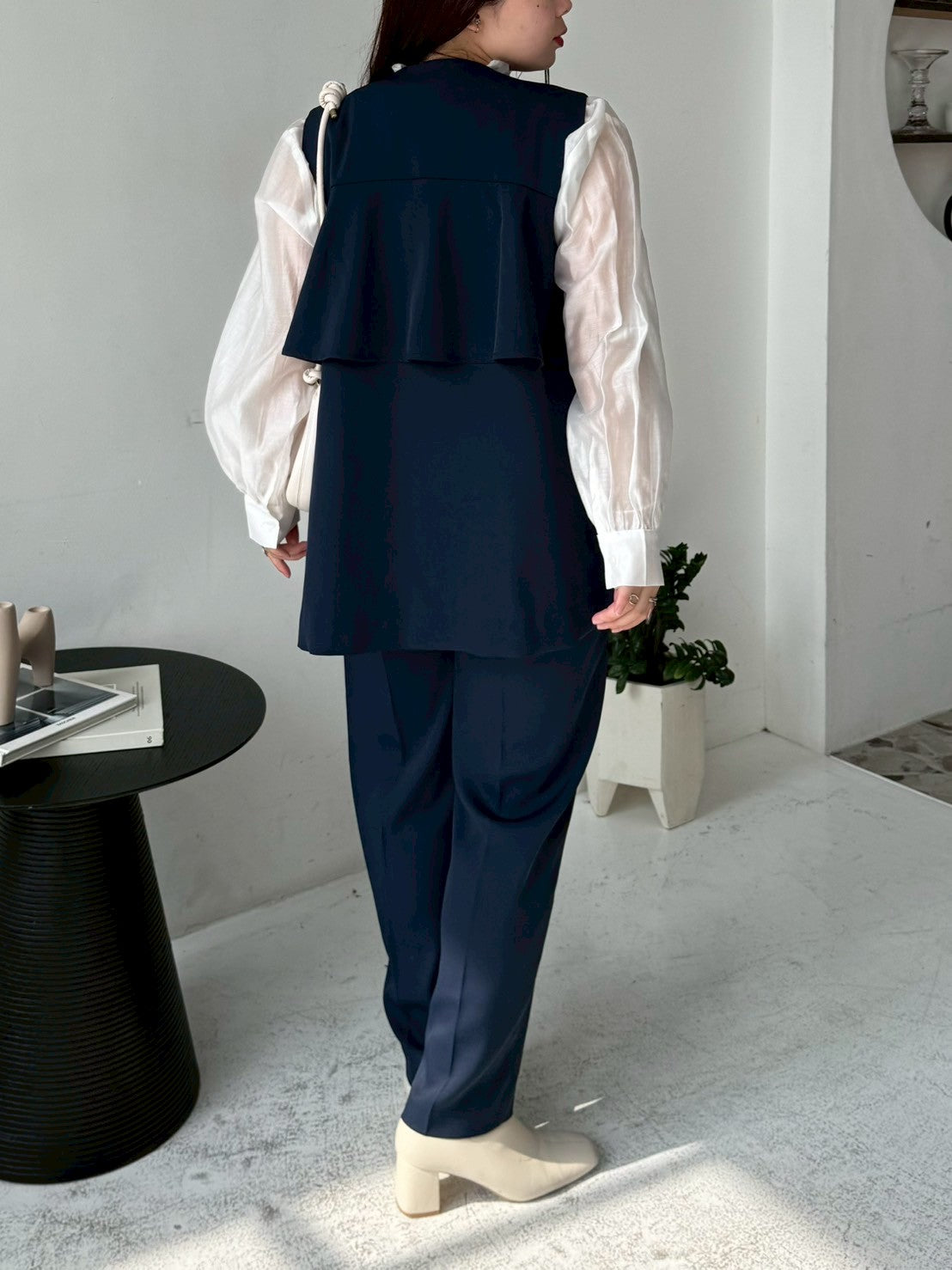 後ろぺプラムベスト