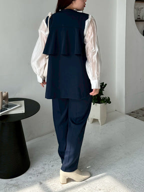 後ろぺプラムベスト