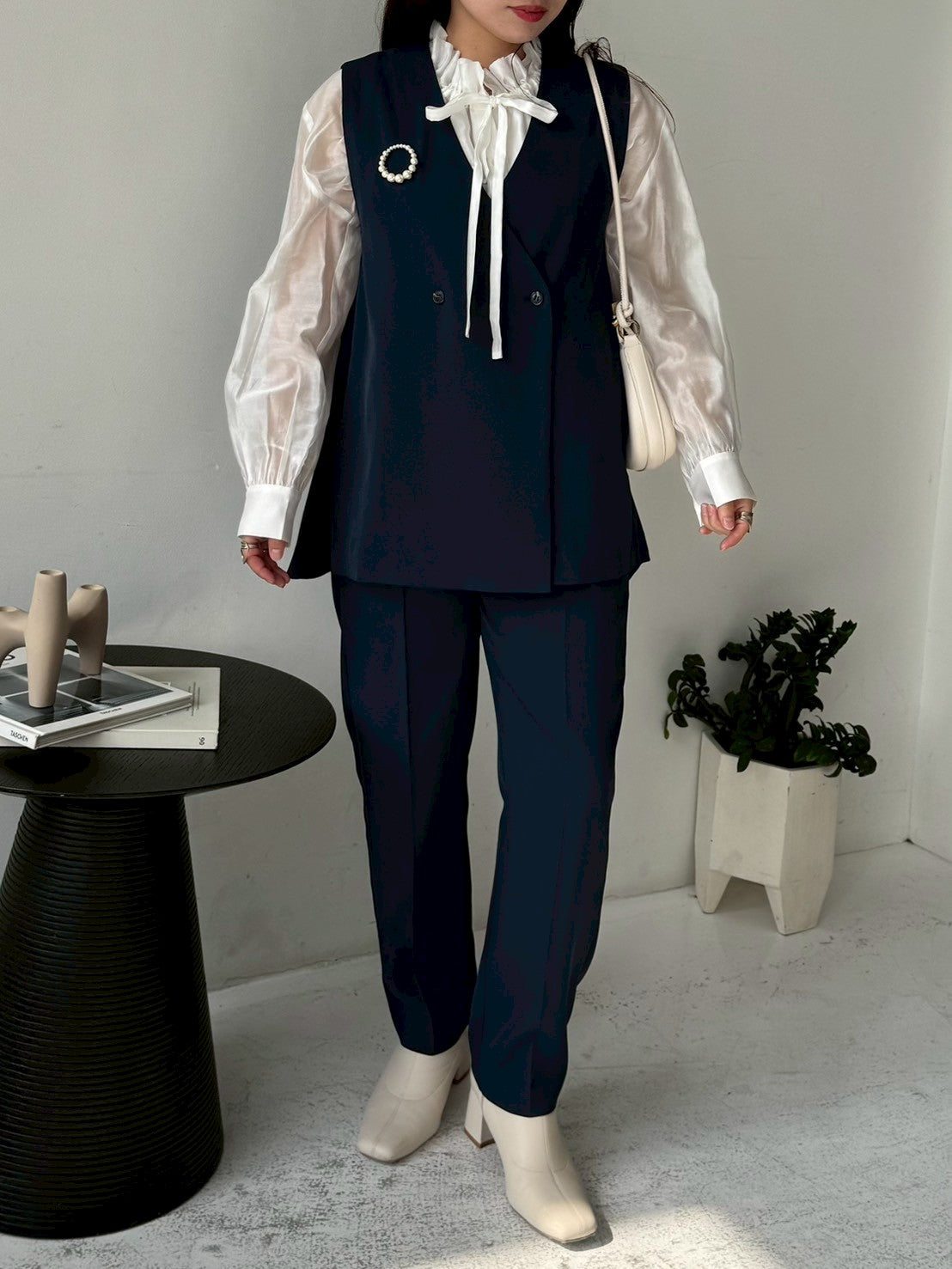 後ろぺプラムベスト