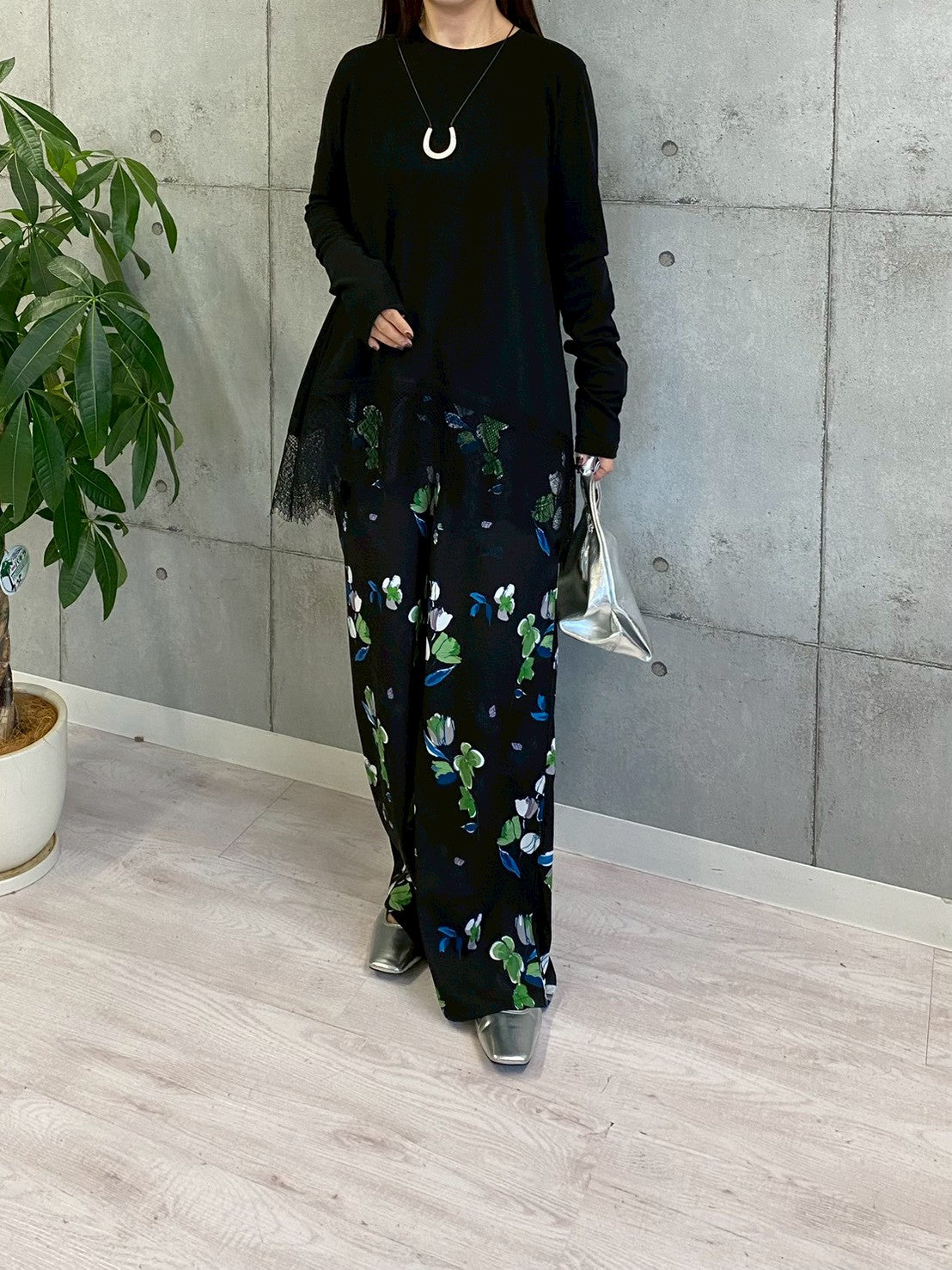 大人可愛い裾レースTOPS