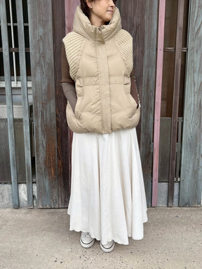 ニット×ダウンベスト