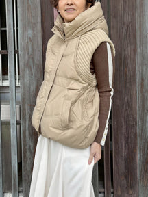 ニット×ダウンベスト