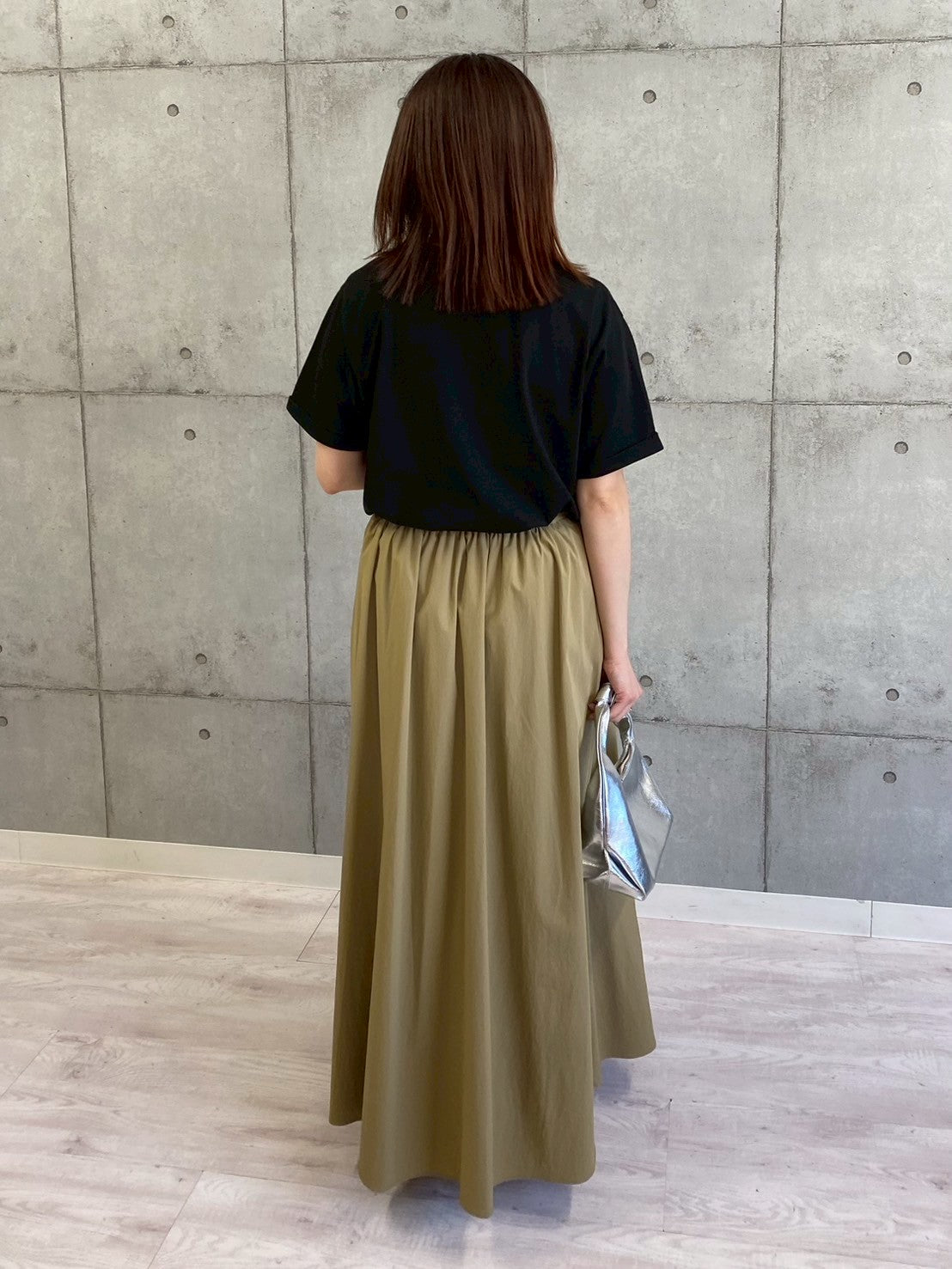 ハート刺繍×手書き風ロゴプリントTシャツ