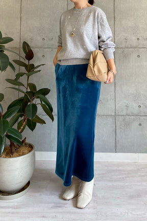 ★モチーフ刺繍ニット