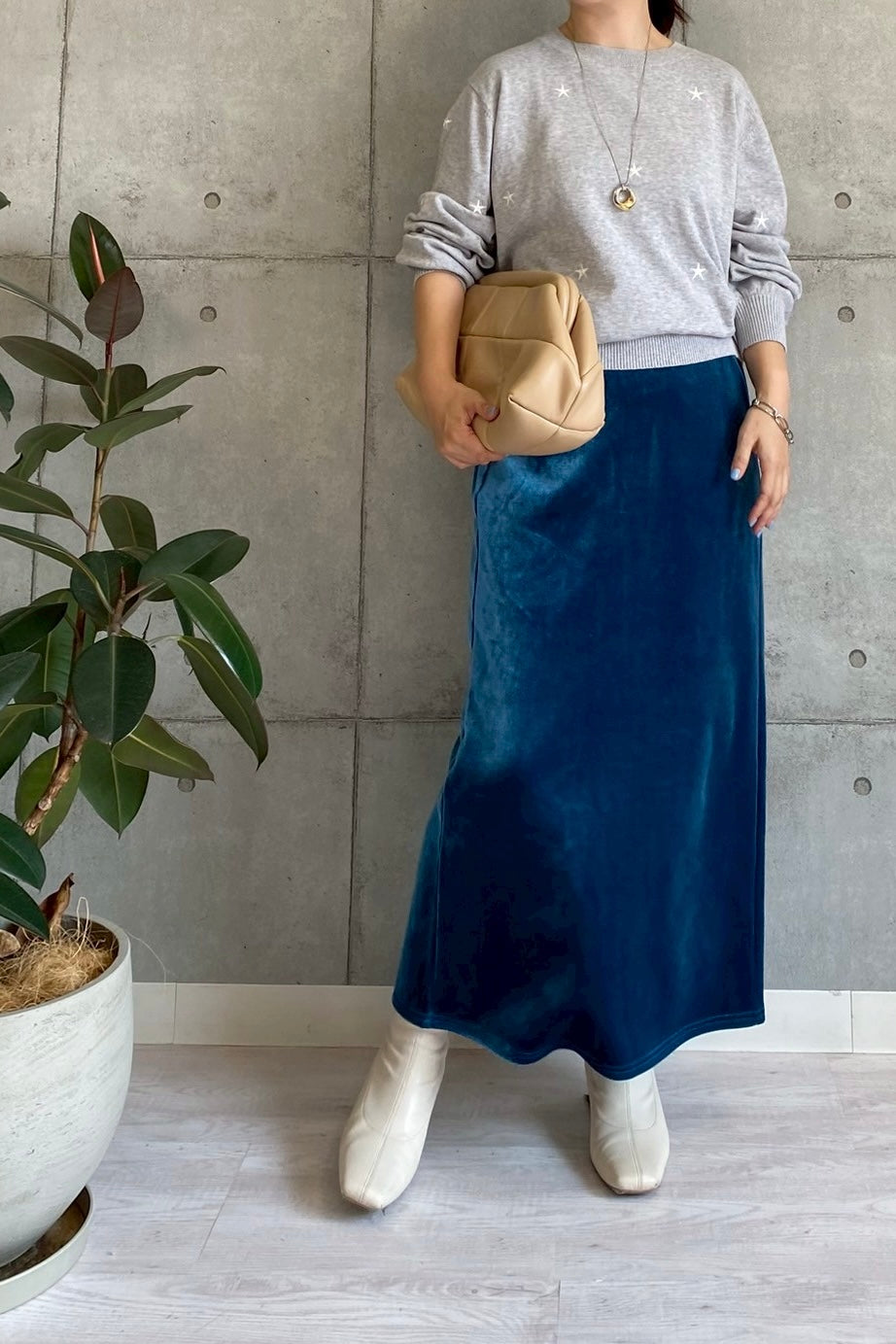 ★モチーフ刺繍ニット