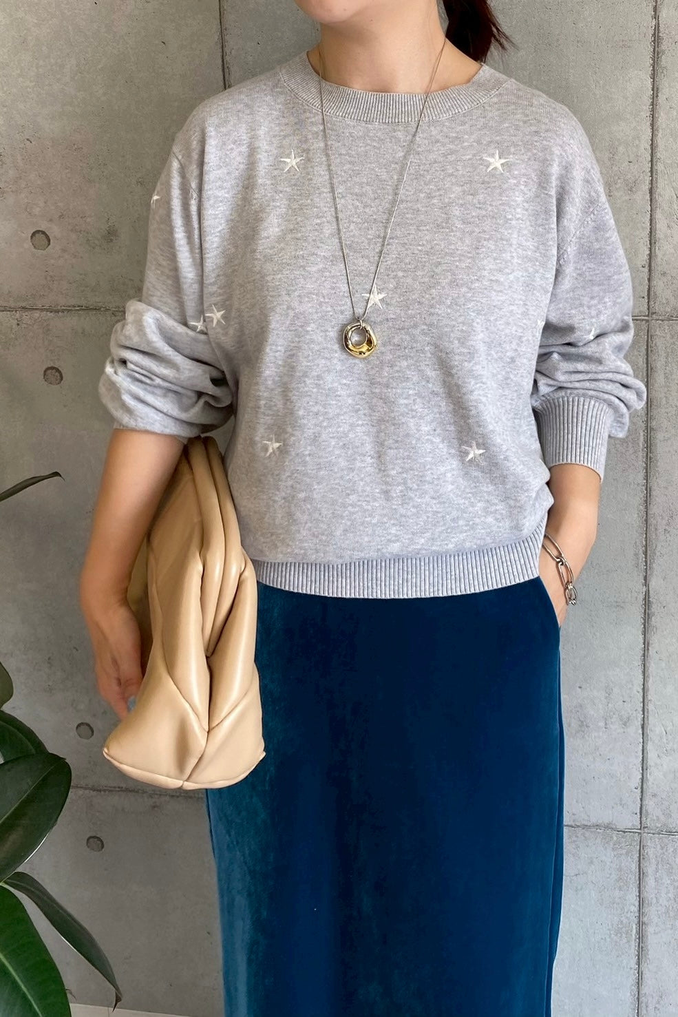 ★モチーフ刺繍ニット