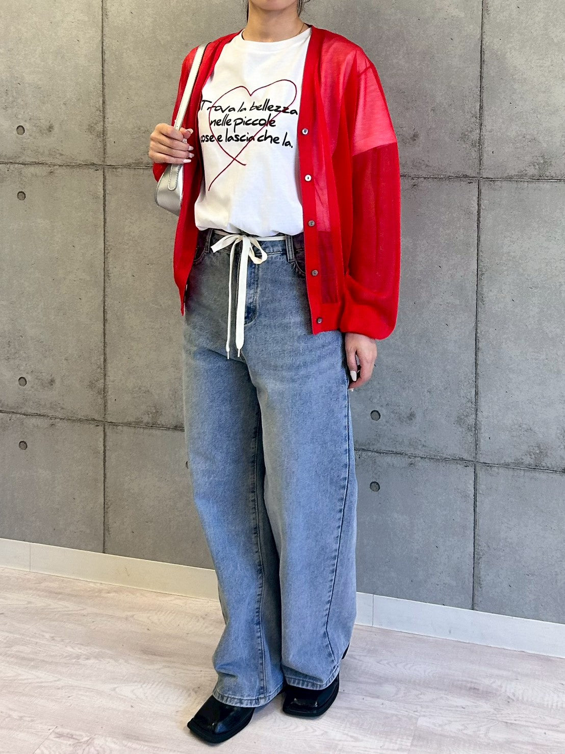 ハート刺繍×手書き風ロゴプリントTシャツ