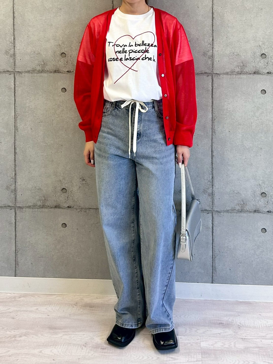 ハート刺繍×手書き風ロゴプリントTシャツ
