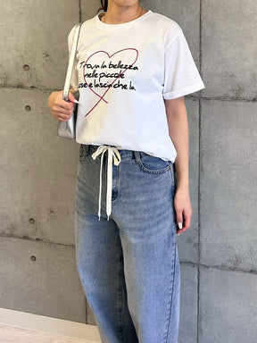 ハート刺繍×手書き風ロゴプリントTシャツ