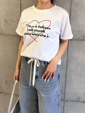 ハート刺繍×手書き風ロゴプリントTシャツ