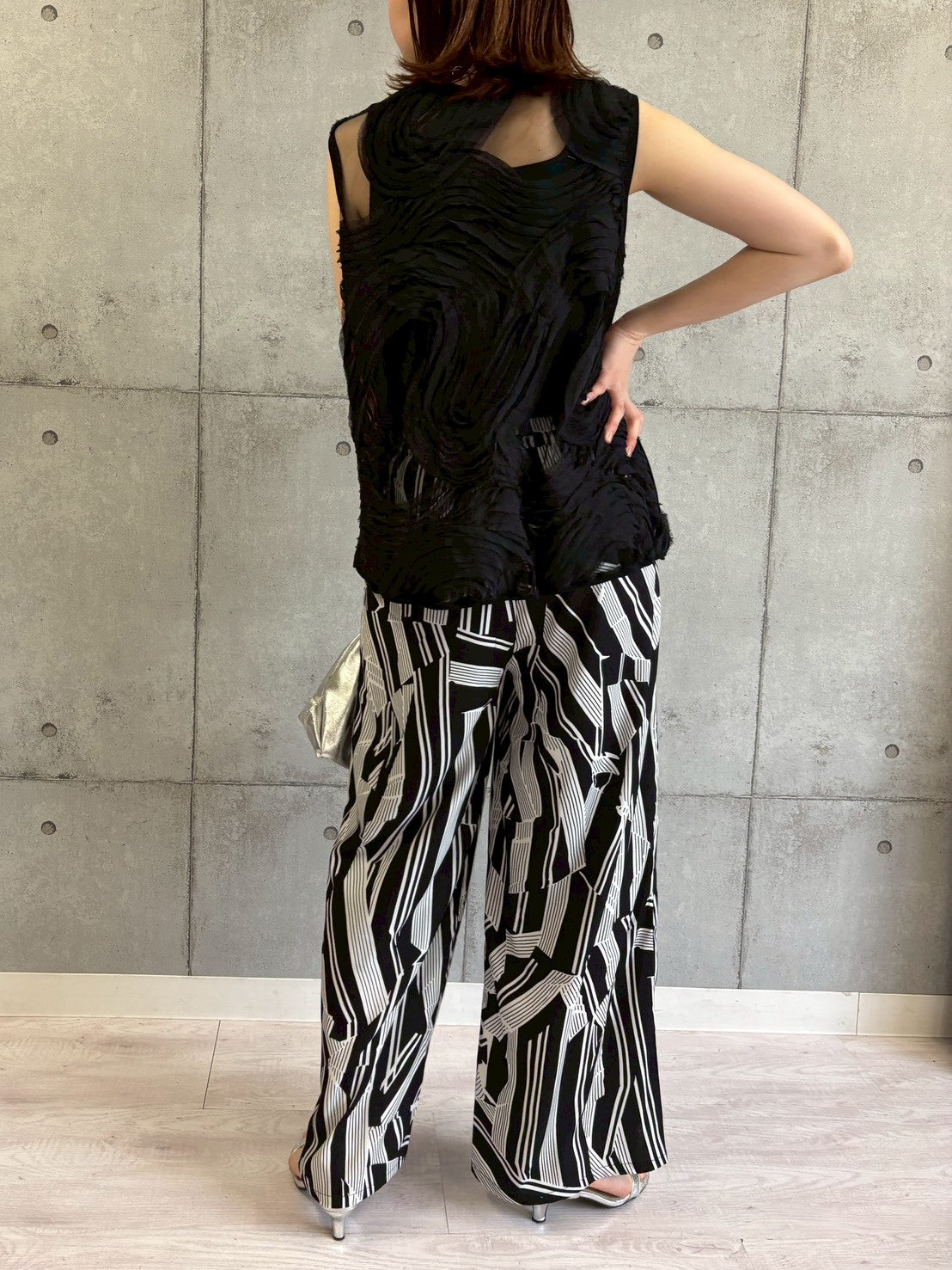 ニュアンスモダン柄パンツ