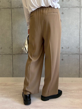 とろみタックパンツ