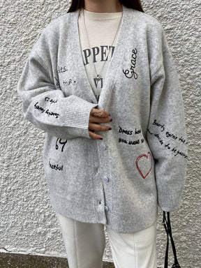 ROSIEE (ロージー) レタリング刺繍ニットカーディガン R791222