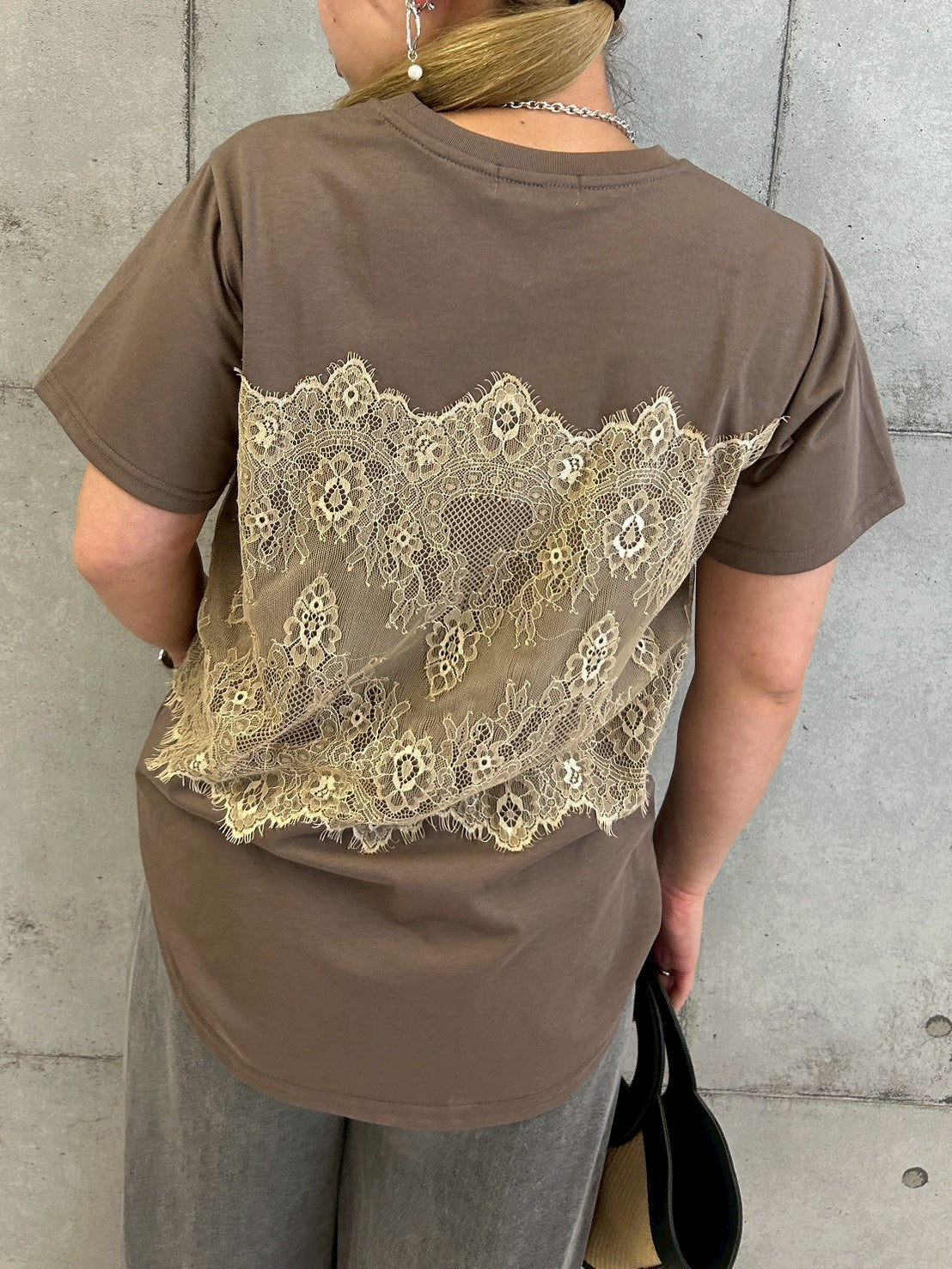 レースビスチェ風Tシャツ