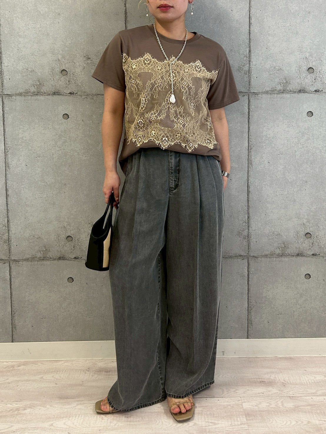 レースビスチェ風Tシャツ