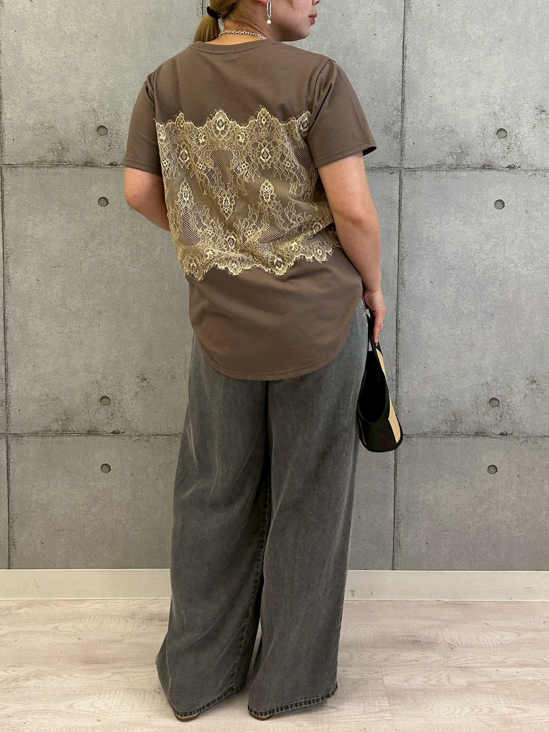 レースビスチェ風Tシャツ
