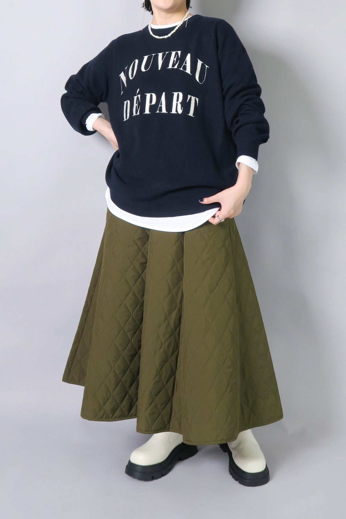 ロゴ刺繍ニット