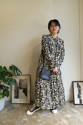 PaulineBleu ポリーヌブロー　モノトーン　ジオメトリック柄 リゾート　ティアード ワンピース 長袖　ドット