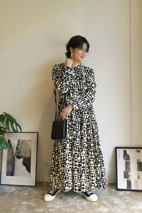 PaulineBleu ポリーヌブロー　モノトーン　ジオメトリック柄 リゾート　ティアード ワンピース 長袖　ドット