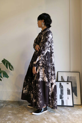 PaulineBleu(ポリーヌブロー) モノトーンペイント柄ティアードワンピース
