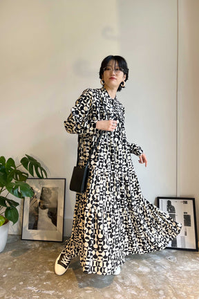 PaulineBleu ポリーヌブロー　モノトーン　ジオメトリック柄 リゾート　ティアード ワンピース 長袖　ドット