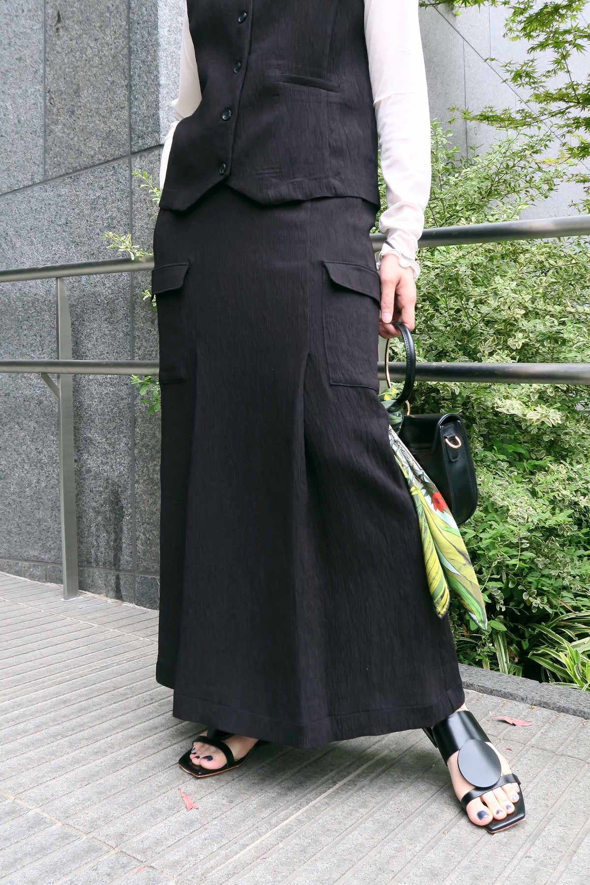 タテシワ加工カーゴスカート